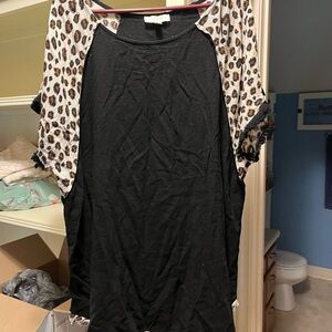 Umgee tunic top size 2x Leopard Print Sleeve Black